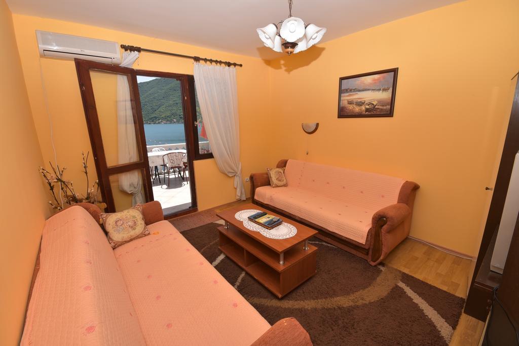 Apartments Biga Donji Morinj Pokoj fotografie