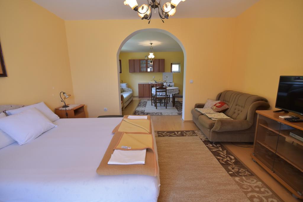 Apartments Biga Donji Morinj Pokoj fotografie